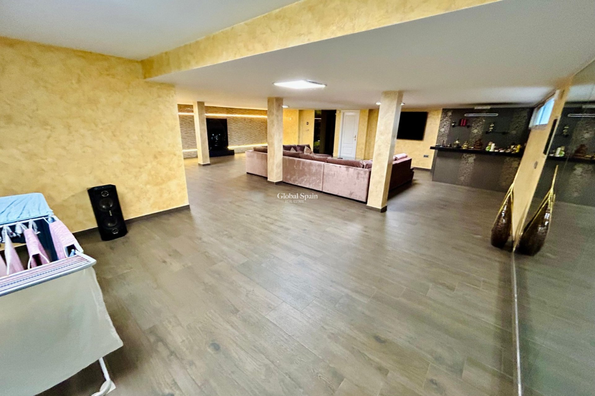 Odsprzedaż - WILLA  -
TORREVIEJA - 