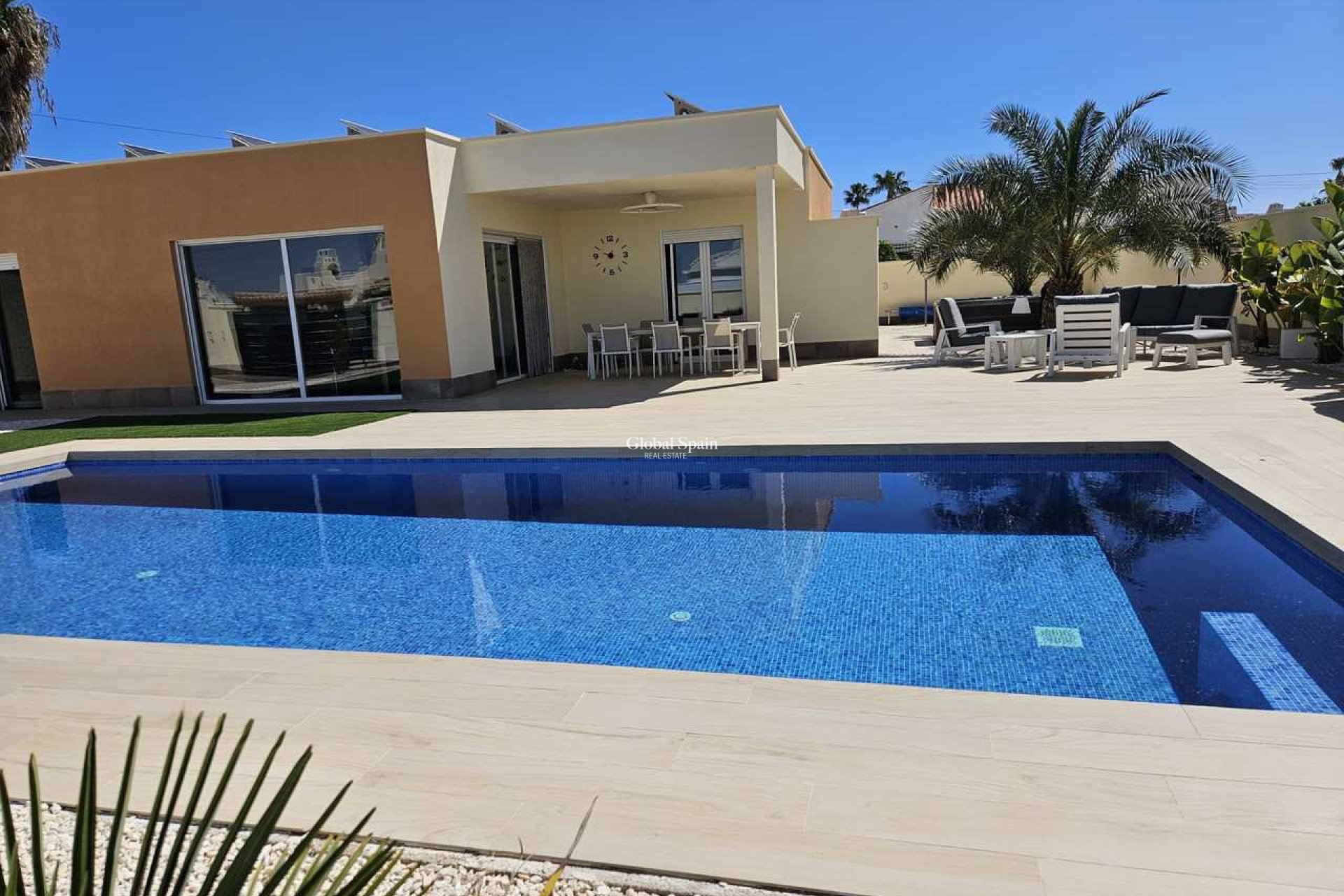 Odsprzedaż - WILLA  -
TORREVIEJA - 