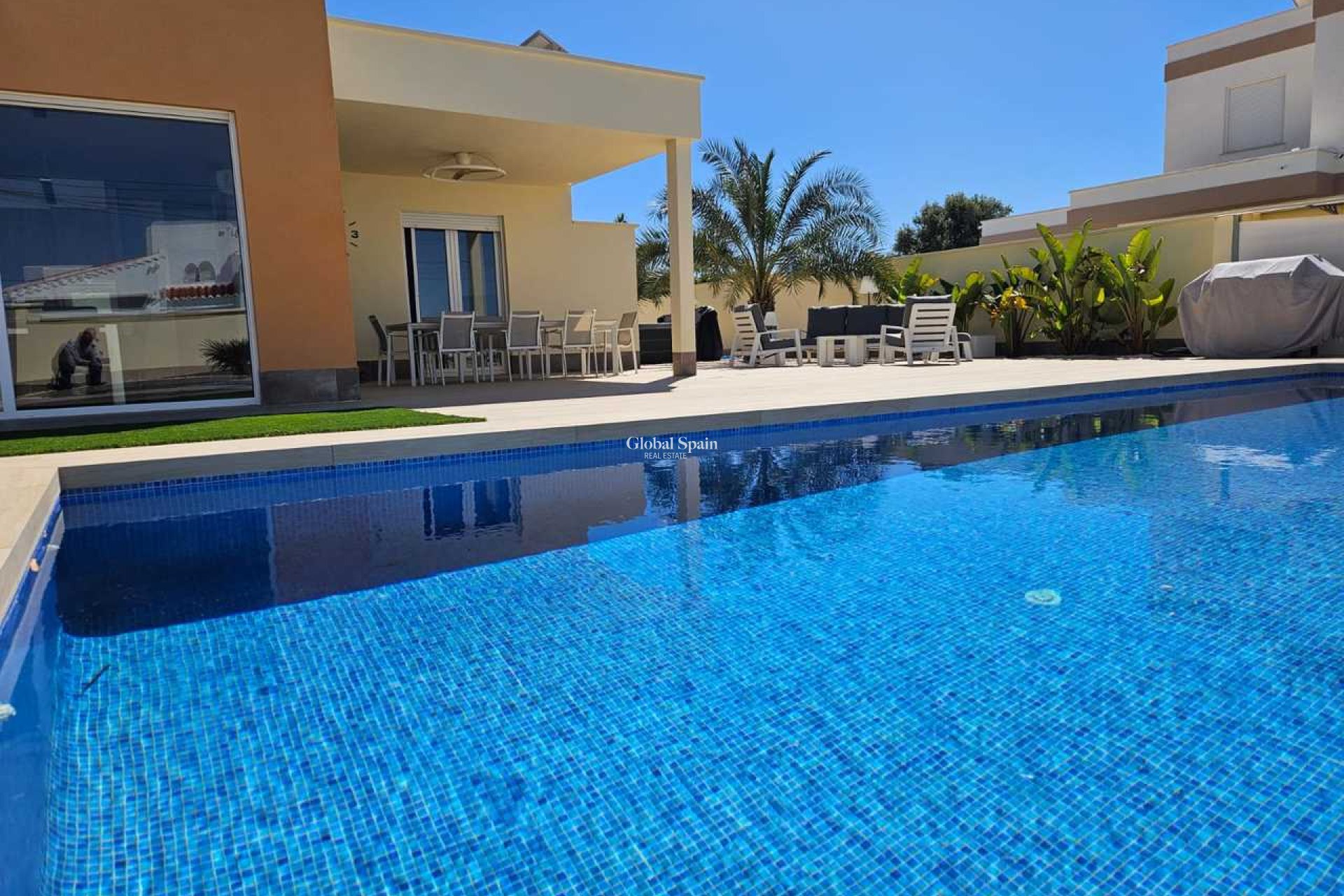 Odsprzedaż - WILLA  -
TORREVIEJA - 
