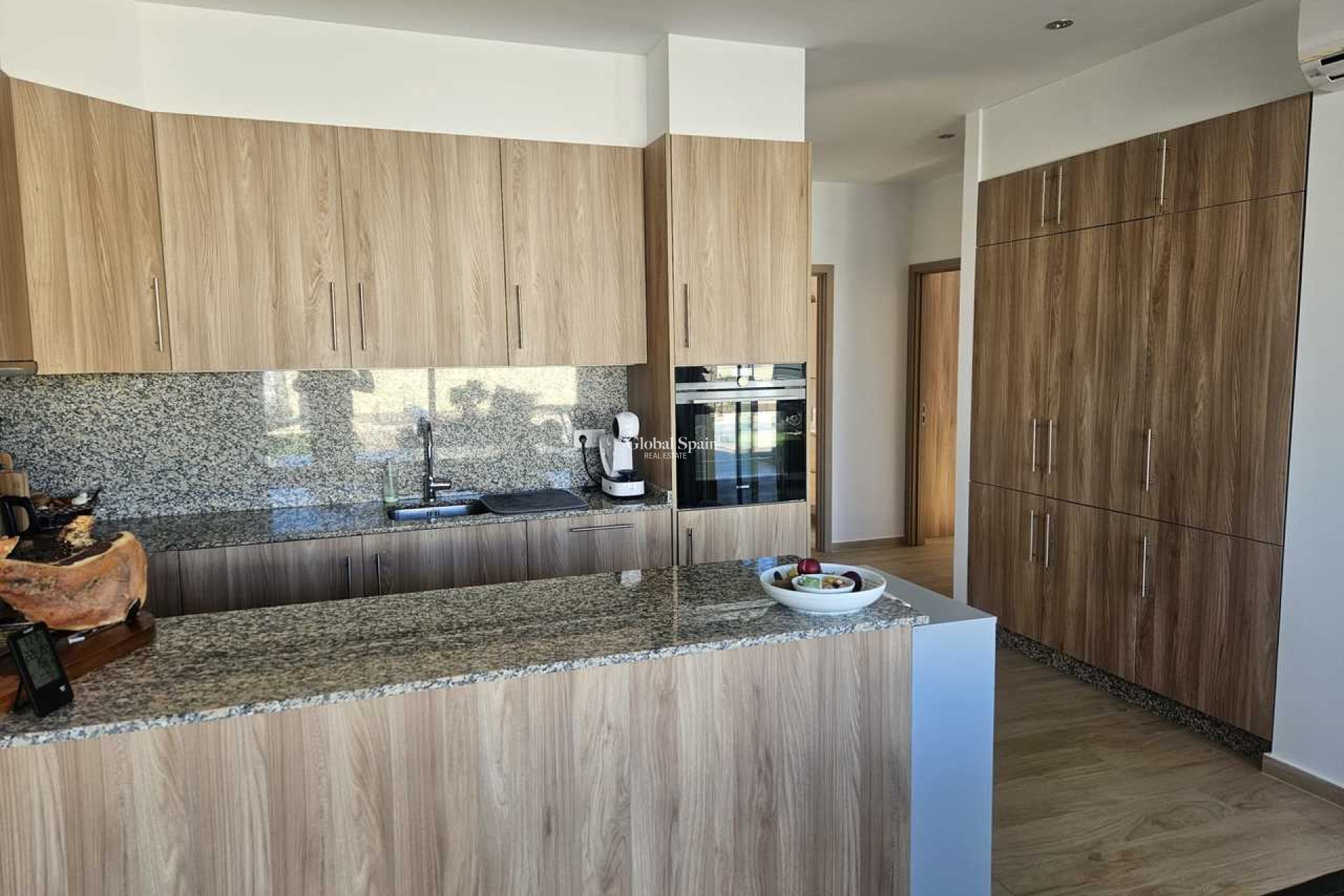 Odsprzedaż - WILLA  -
TORREVIEJA - 