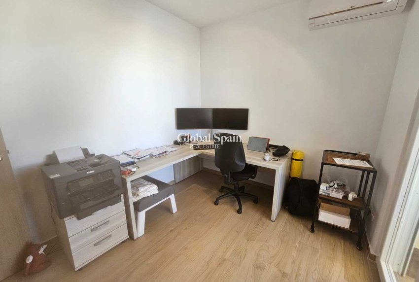 Odsprzedaż - WILLA  -
TORREVIEJA - 