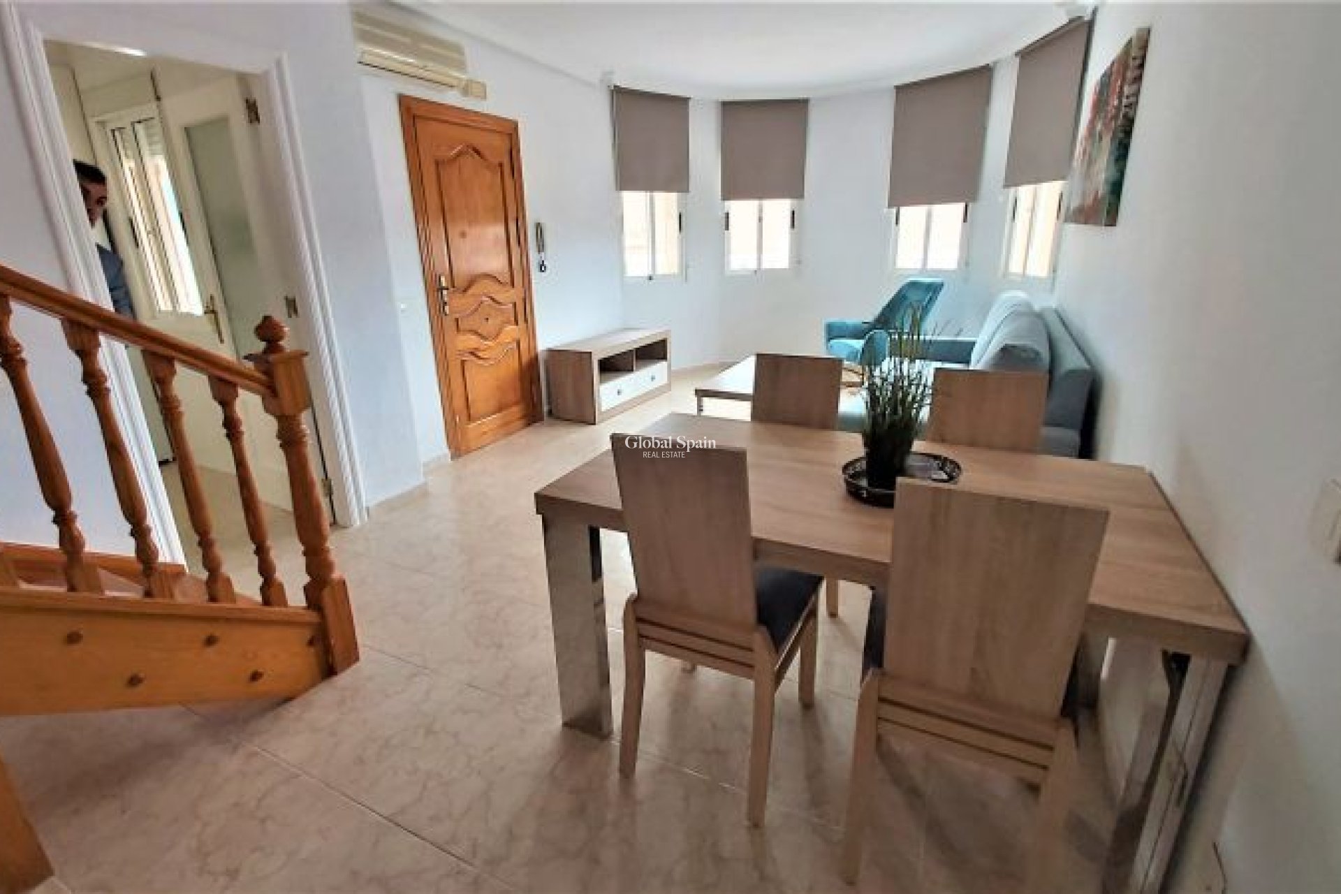 Odsprzedaż - WILLA  -
TORREVIEJA - 