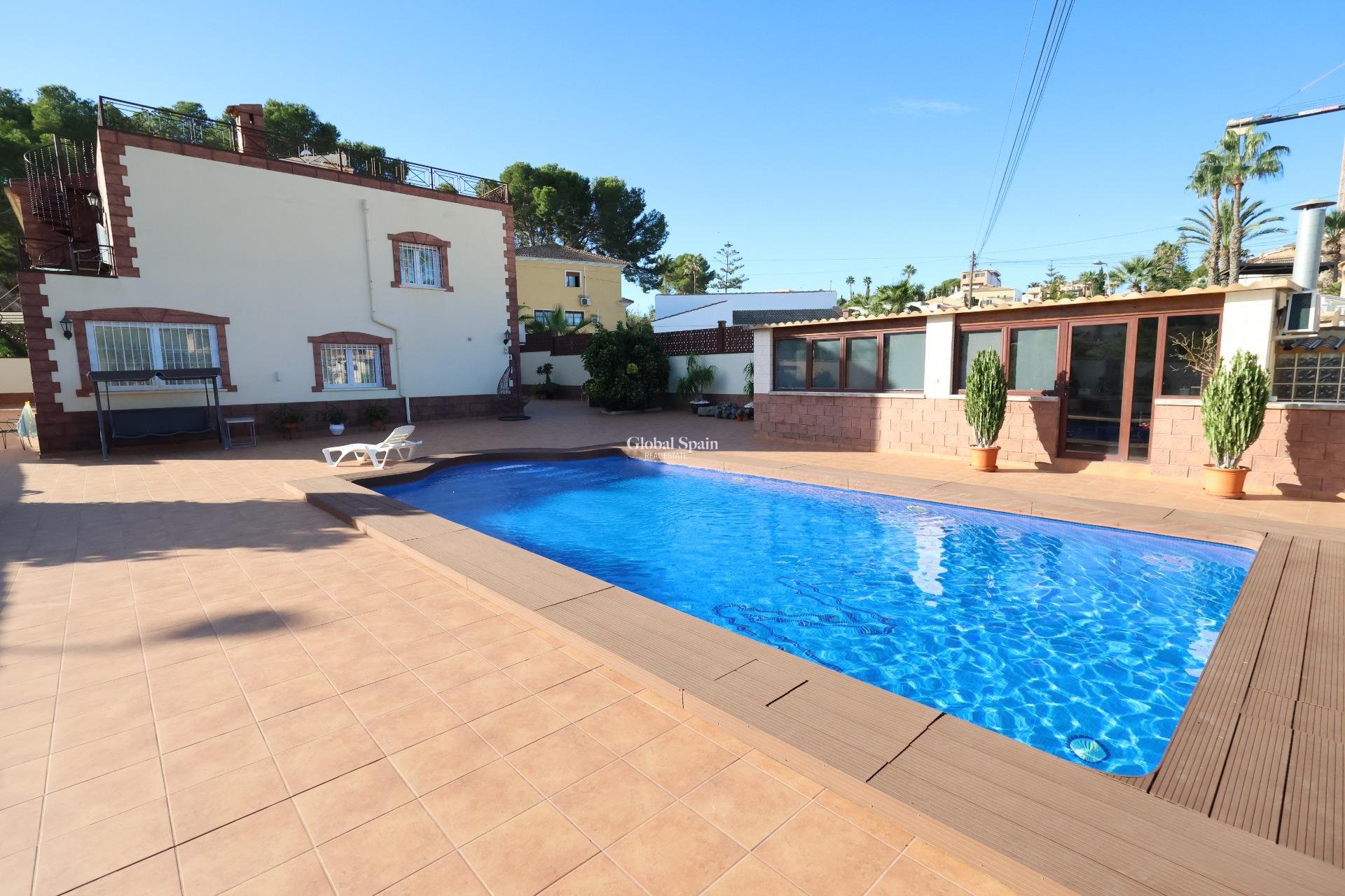 Odsprzedaż - WILLA  -
TORREVIEJA - 