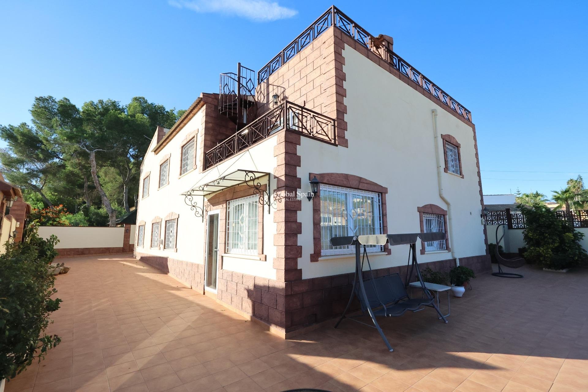Odsprzedaż - WILLA  -
TORREVIEJA - 