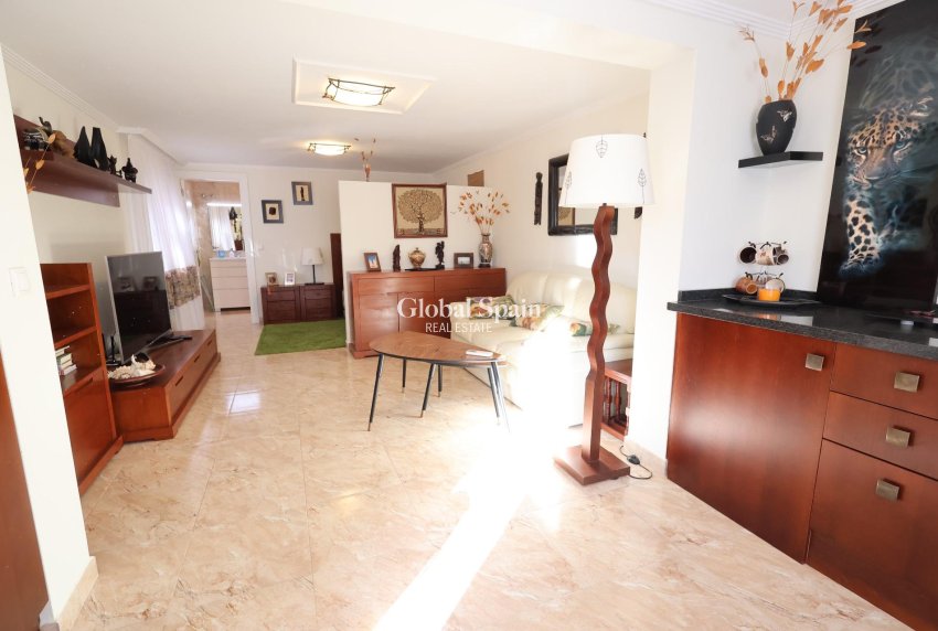 Odsprzedaż - WILLA  -
TORREVIEJA - 