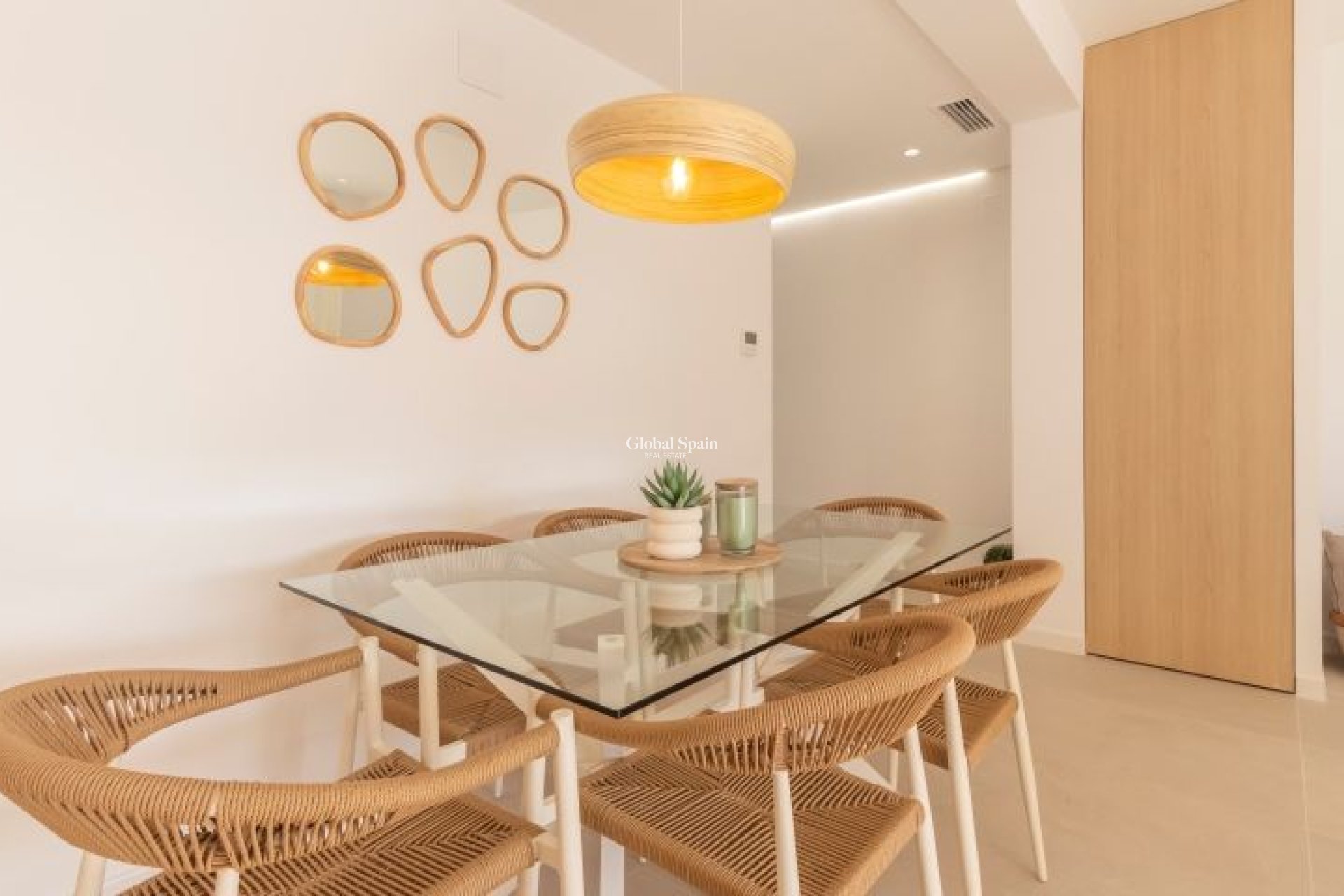 Odsprzedaż - WILLA  -
TORREVIEJA - 