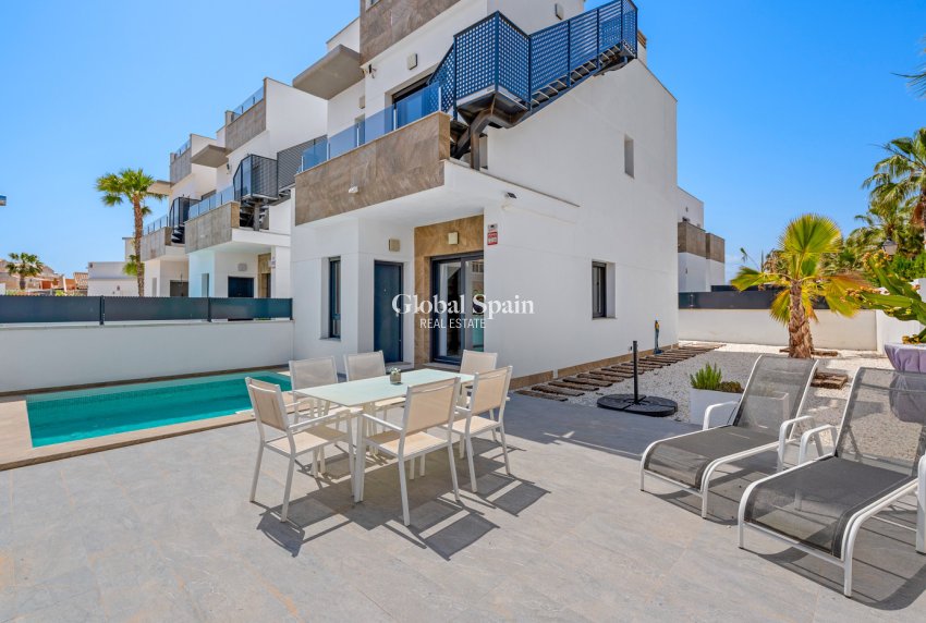 Odsprzedaż - WILLA  -
TORREVIEJA - 