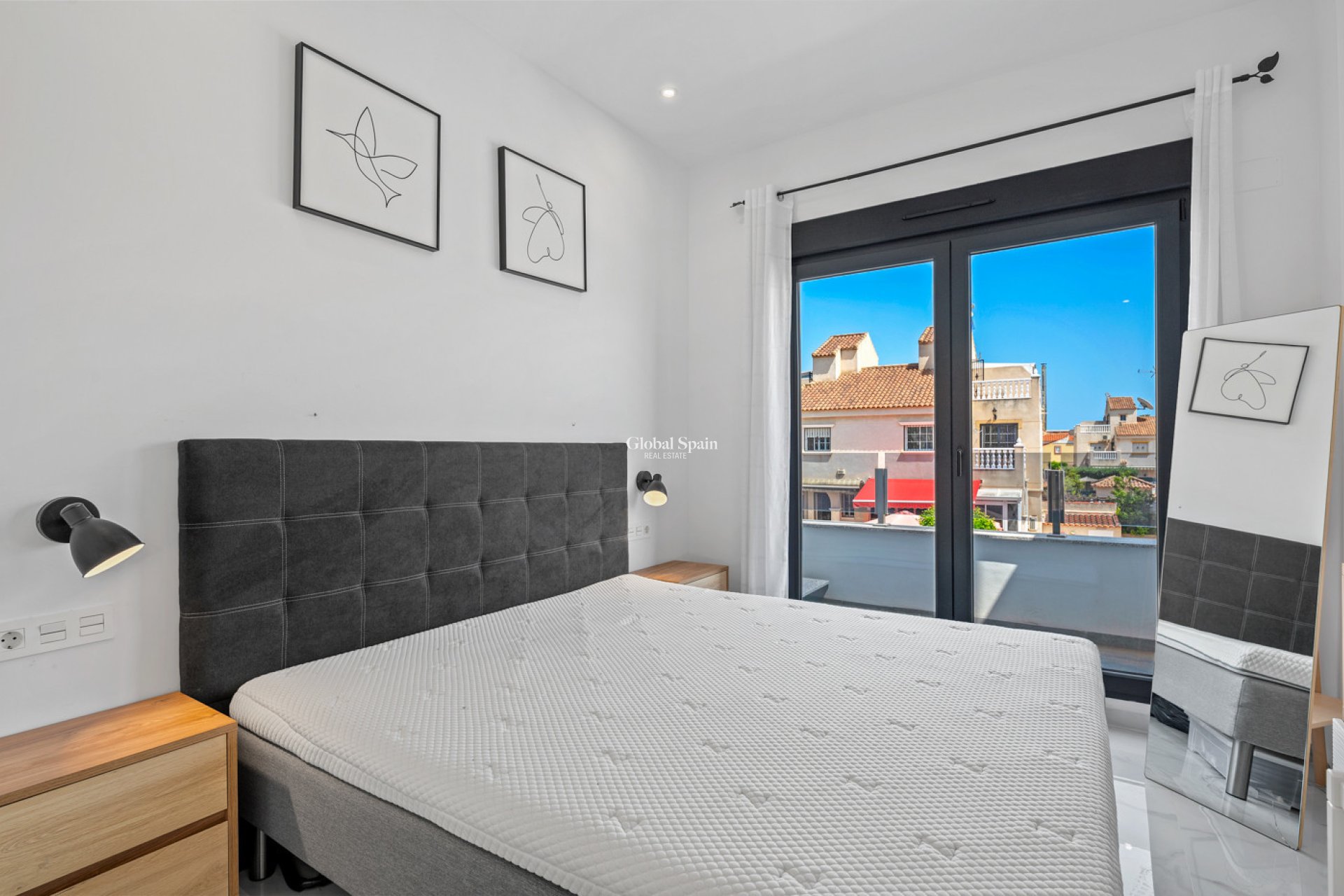 Odsprzedaż - WILLA  -
TORREVIEJA - 
