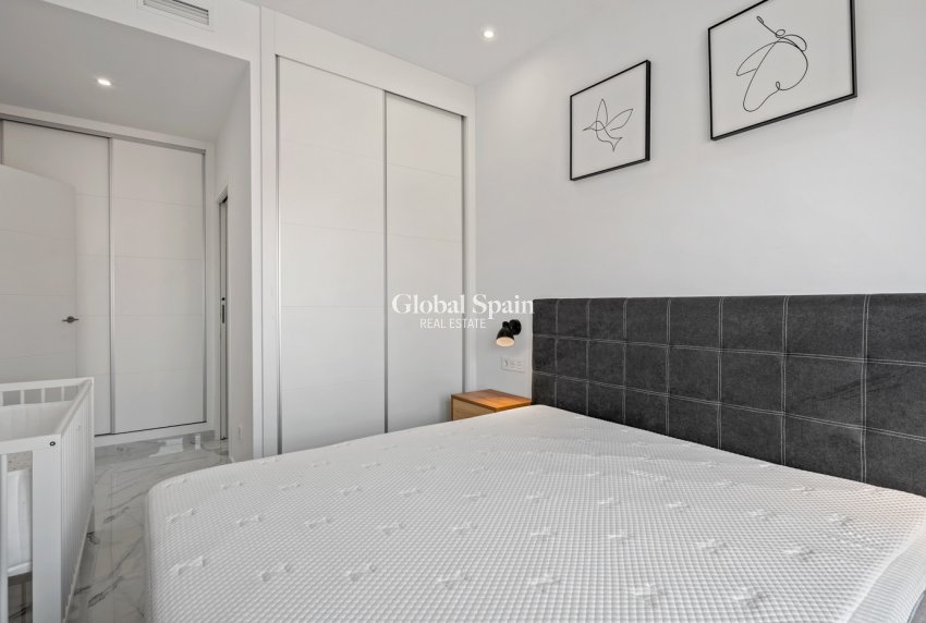 Odsprzedaż - WILLA  -
TORREVIEJA - 