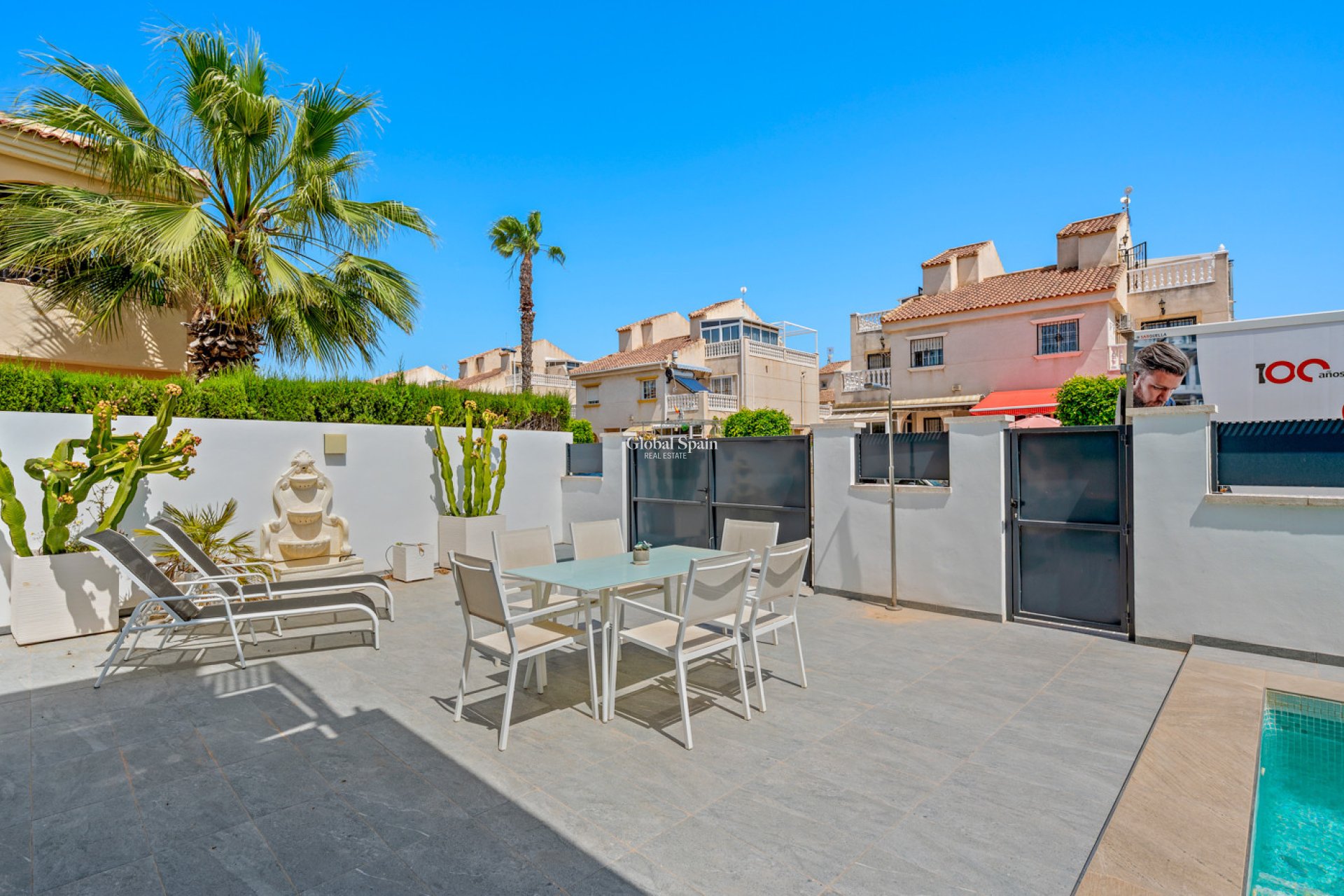 Odsprzedaż - WILLA  -
TORREVIEJA - 