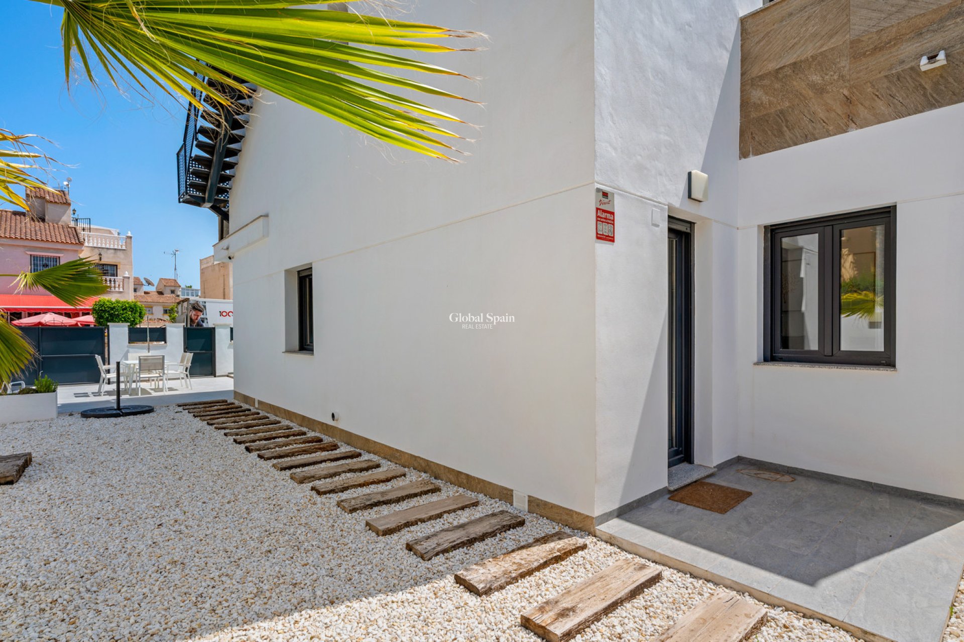 Odsprzedaż - WILLA  -
TORREVIEJA - 