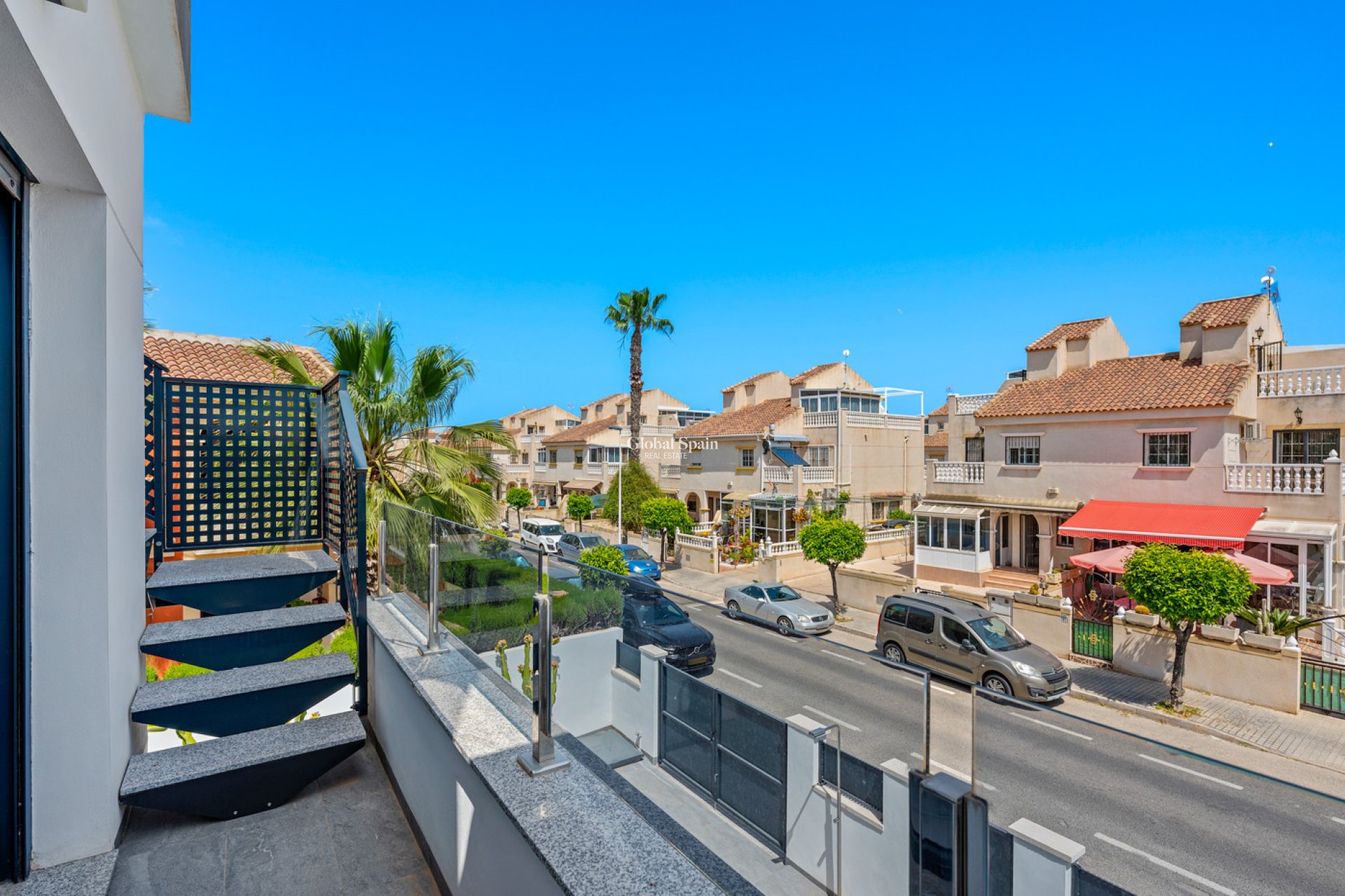 Odsprzedaż - WILLA  -
TORREVIEJA - 