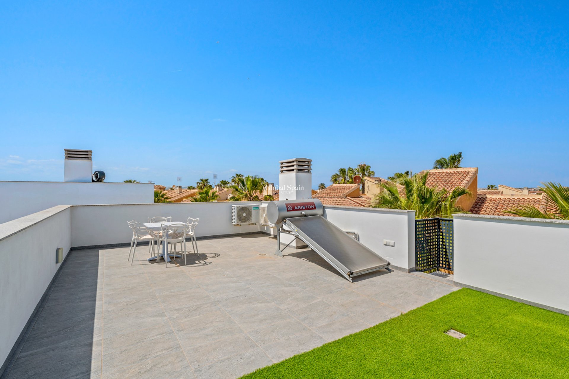 Odsprzedaż - WILLA  -
TORREVIEJA - 