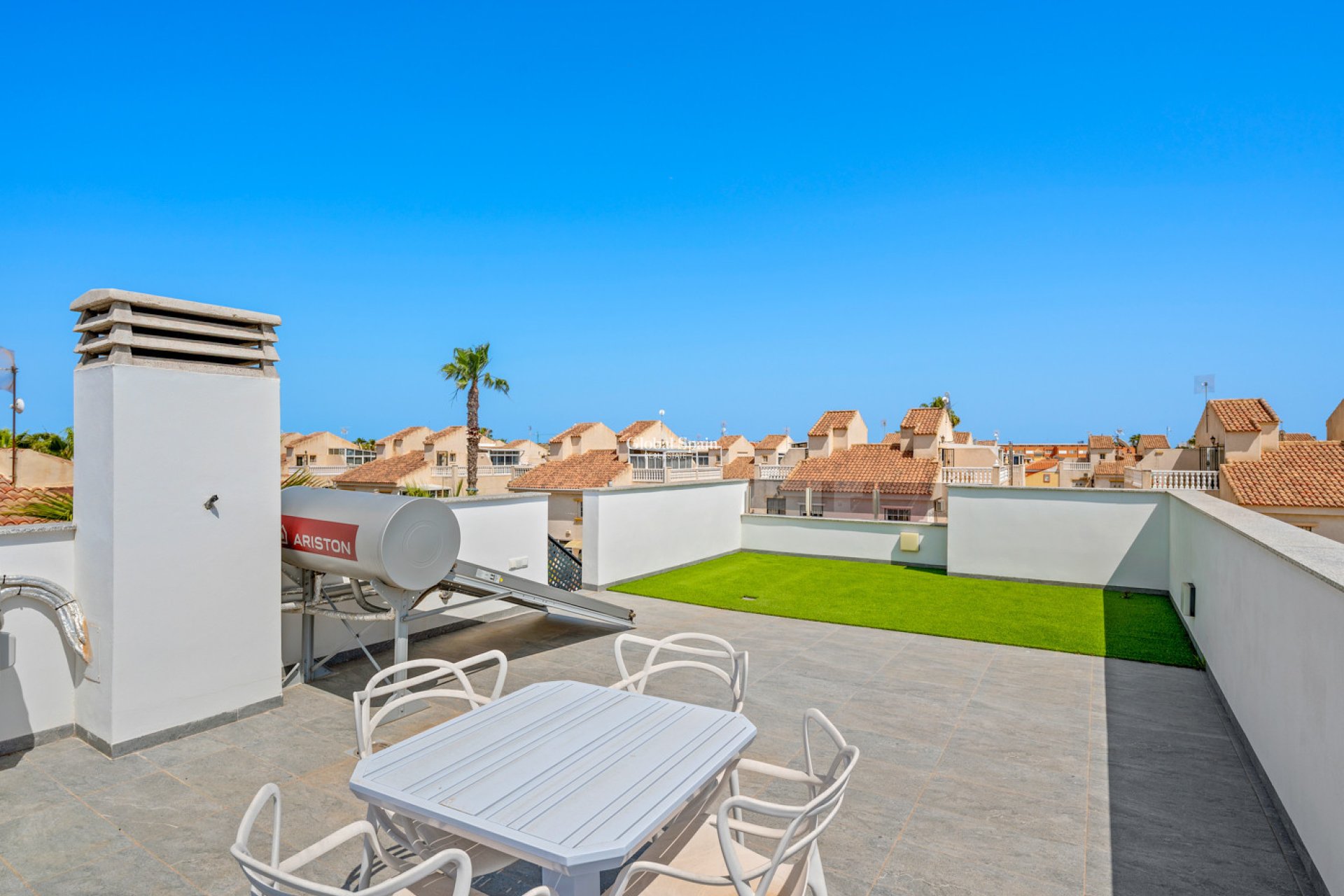 Odsprzedaż - WILLA  -
TORREVIEJA - 