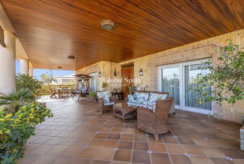 Odsprzedaż - WILLA  -
TORREVIEJA - 