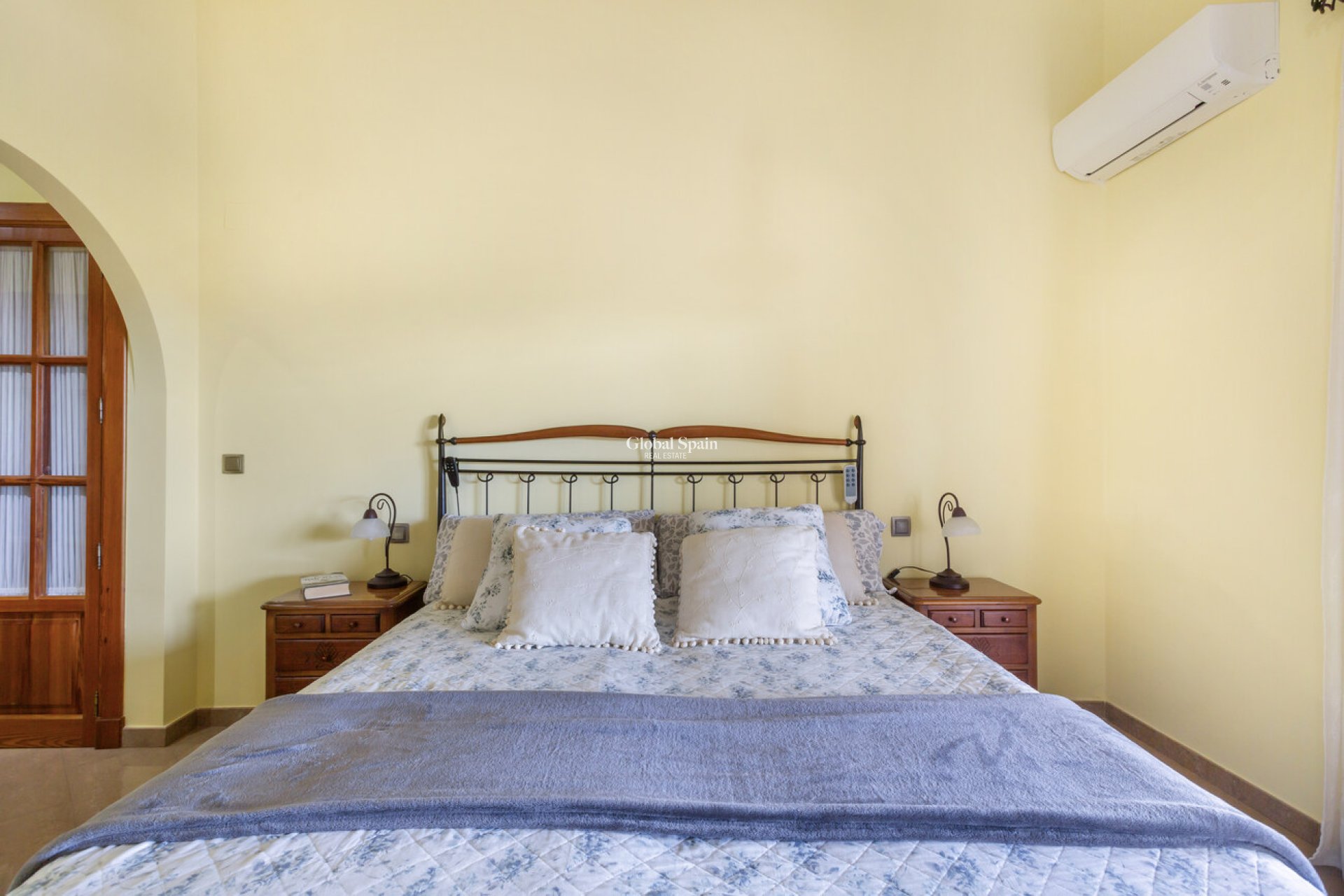 Odsprzedaż - WILLA  -
TORREVIEJA - 