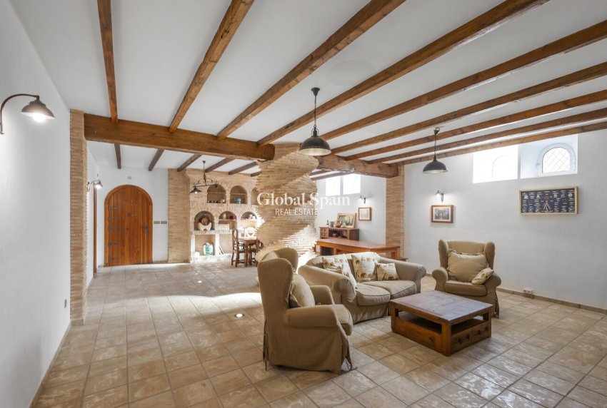 Odsprzedaż - WILLA  -
TORREVIEJA - 