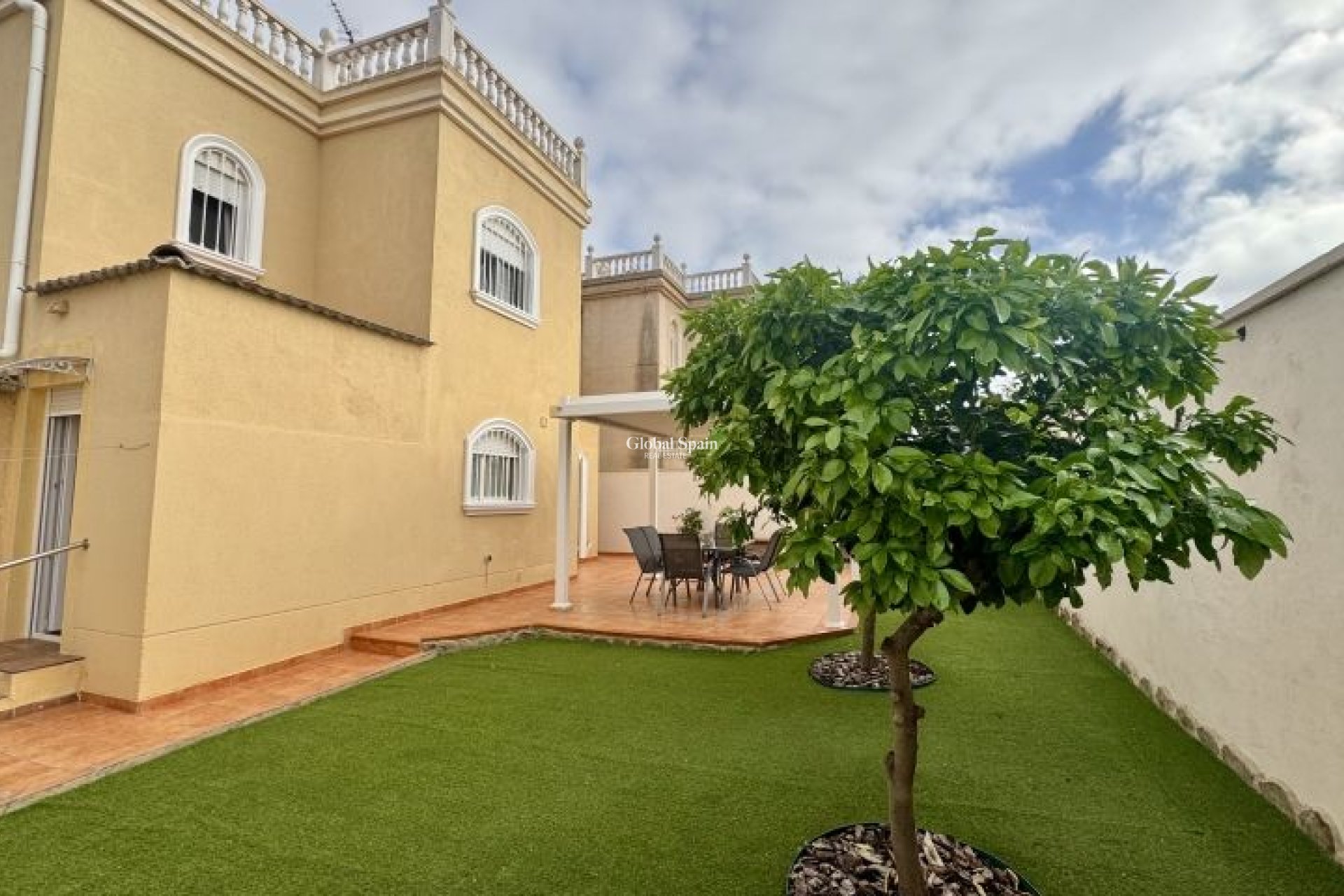 Odsprzedaż - WILLA  -
TORREVIEJA - 