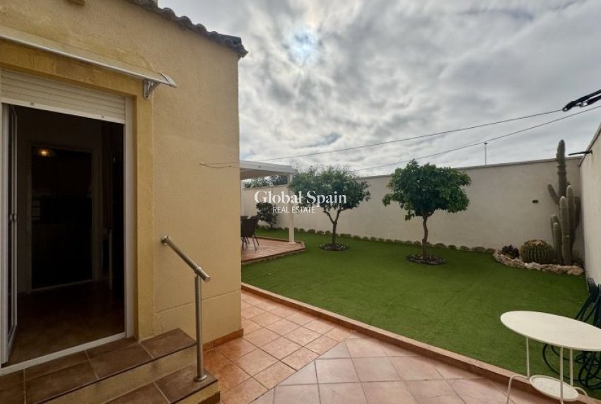 Odsprzedaż - WILLA  -
TORREVIEJA - 