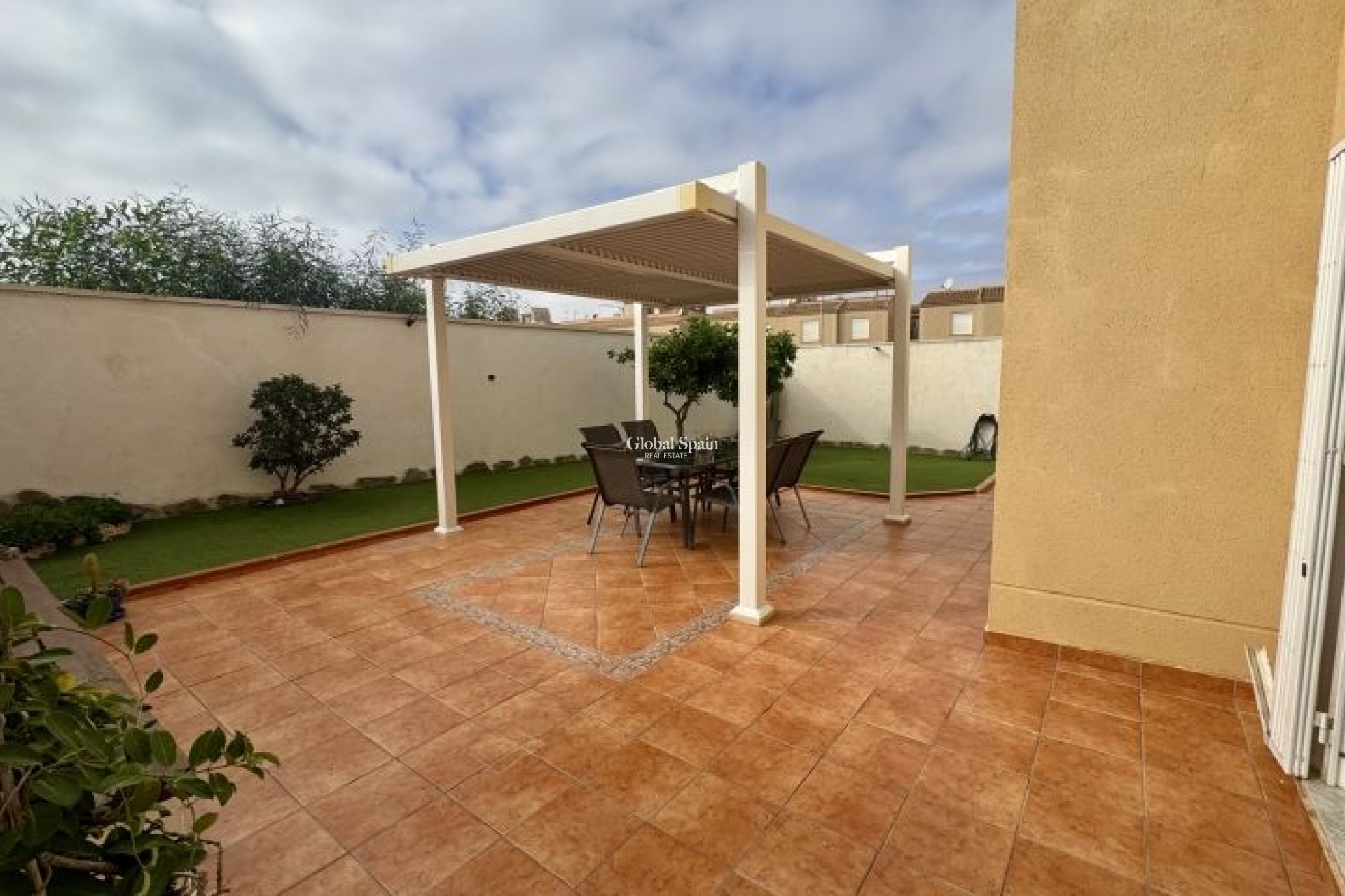 Odsprzedaż - WILLA  -
TORREVIEJA - 