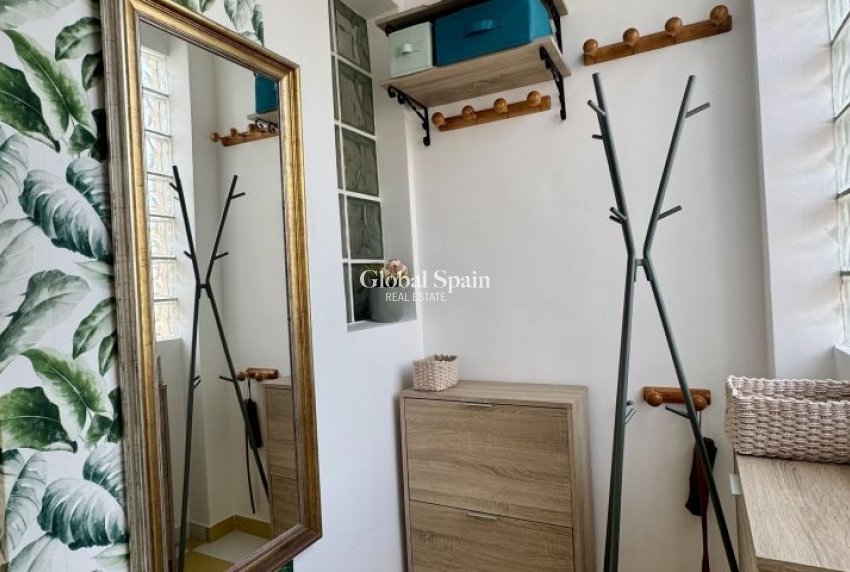 Odsprzedaż - WILLA  -
TORREVIEJA - 