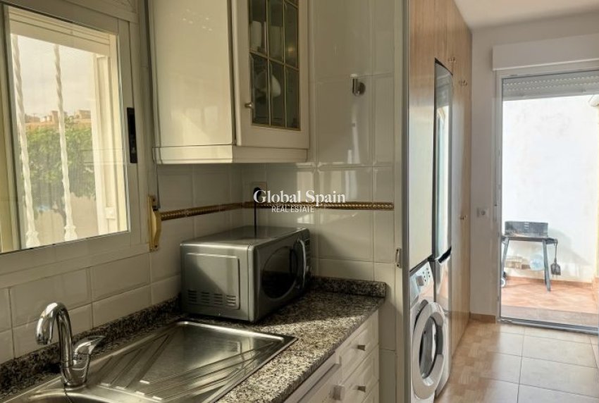 Odsprzedaż - WILLA  -
TORREVIEJA - 