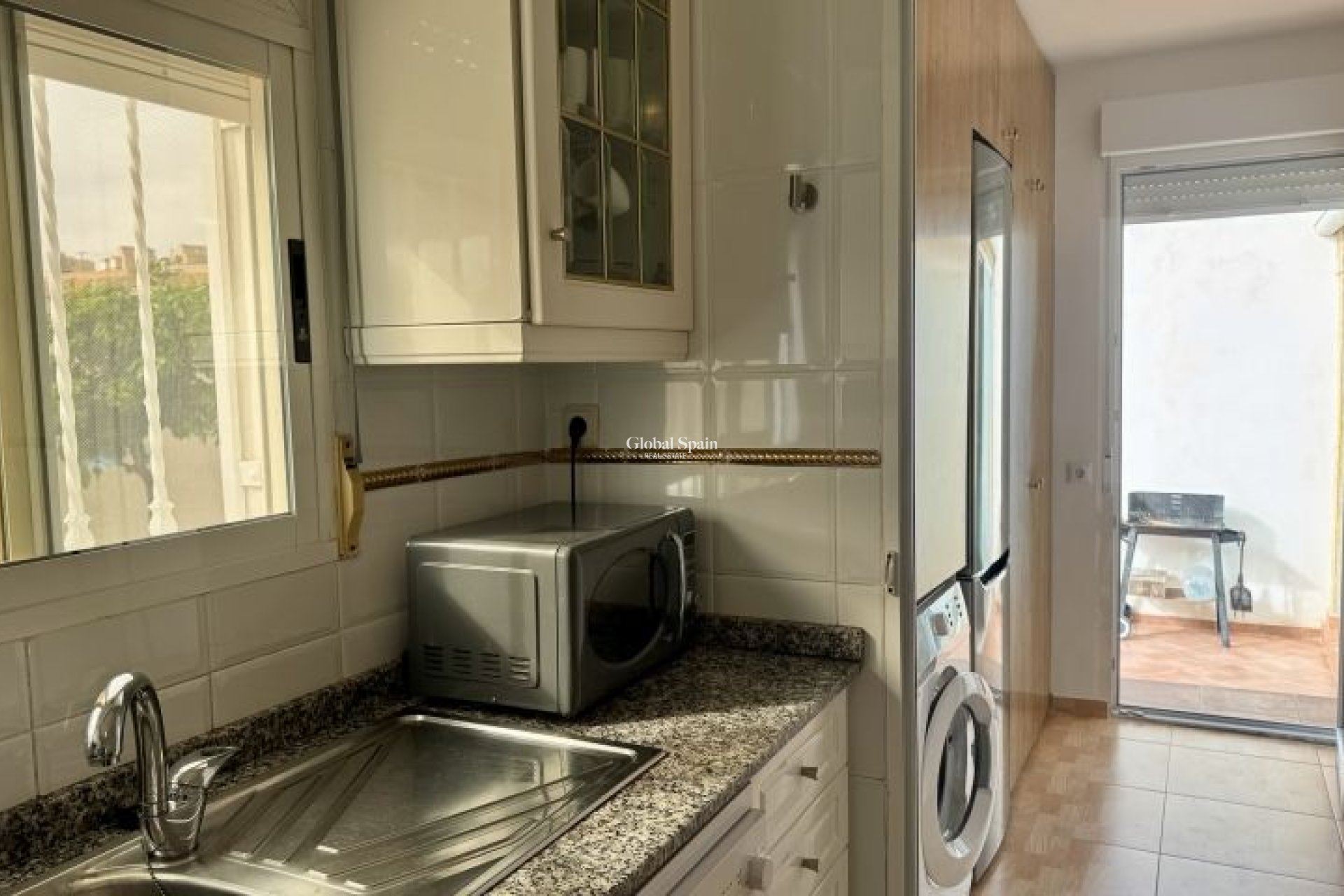 Odsprzedaż - WILLA  -
TORREVIEJA - 