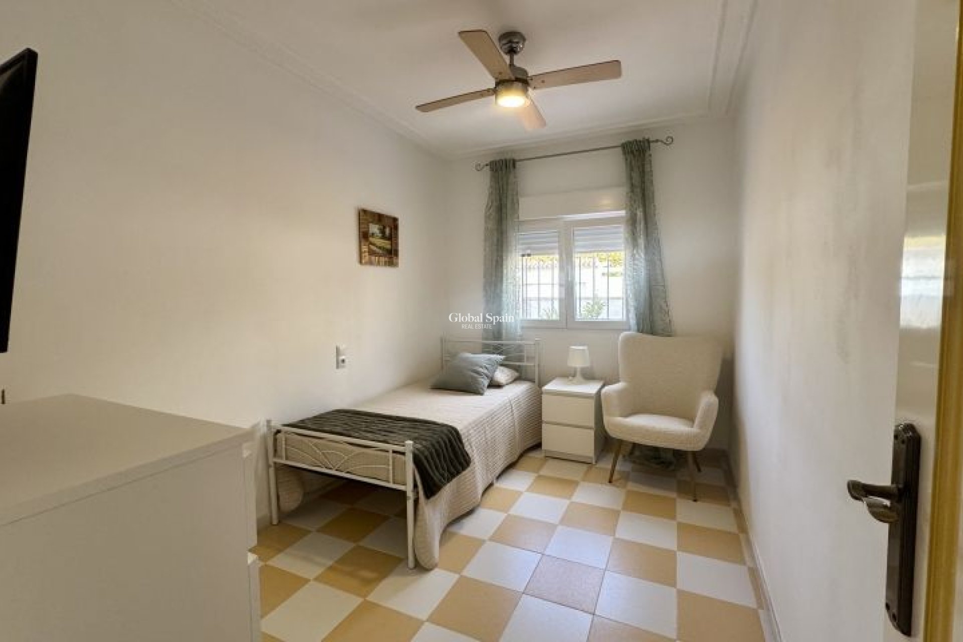 Odsprzedaż - WILLA  -
TORREVIEJA - 