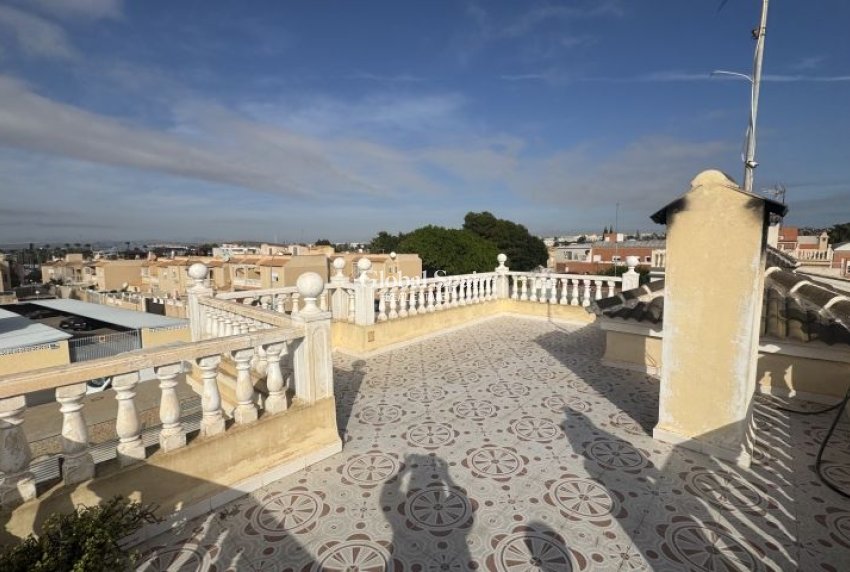 Odsprzedaż - WILLA  -
TORREVIEJA - 