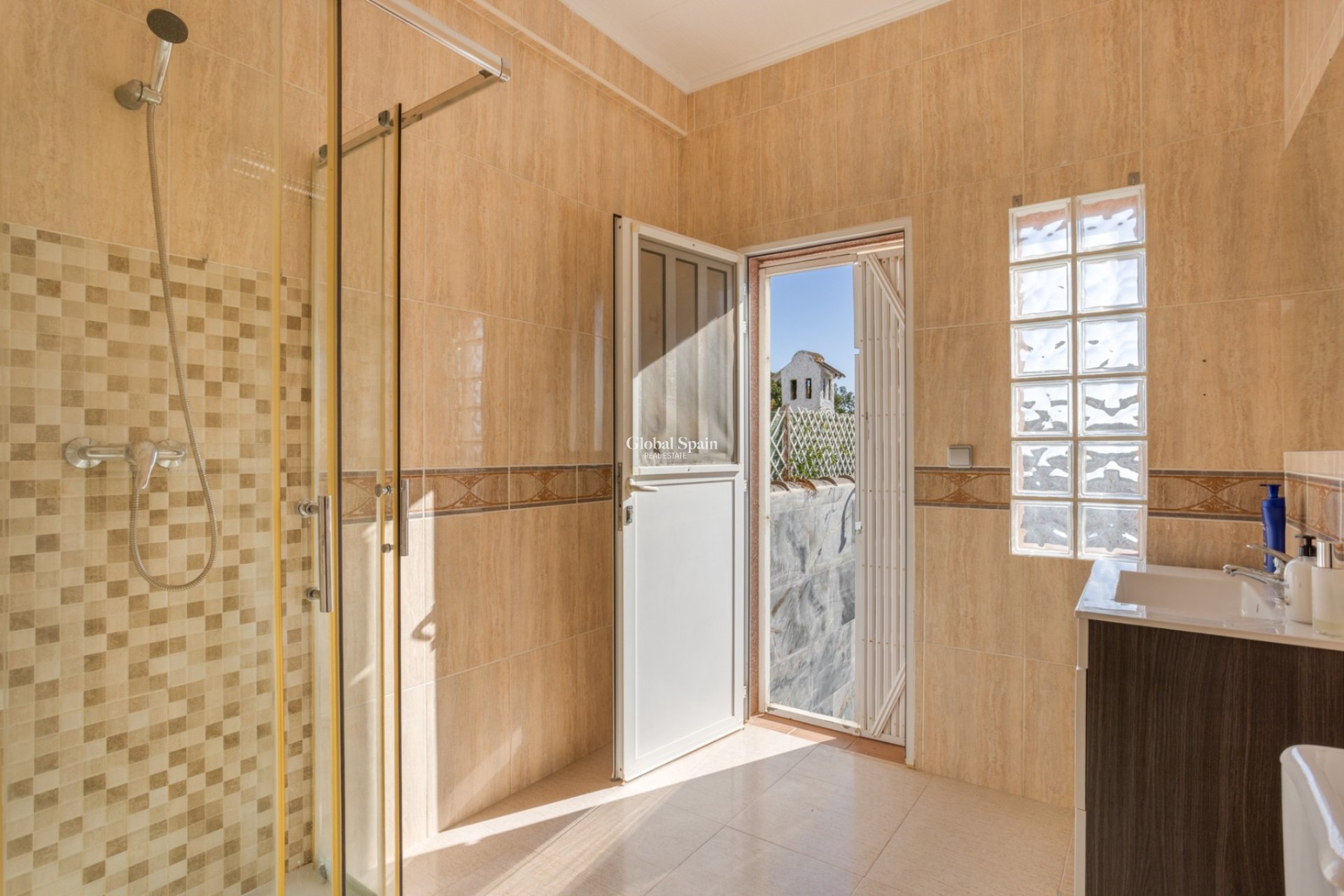 Odsprzedaż - WILLA  -
TORREVIEJA - 