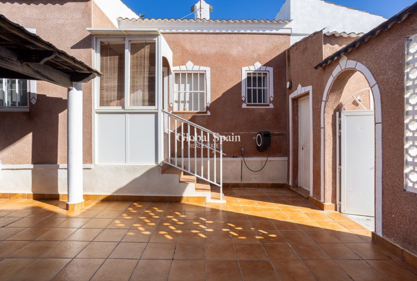 Odsprzedaż - WILLA  -
TORREVIEJA - 