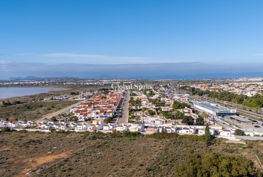 Odsprzedaż - WILLA  -
TORREVIEJA - 