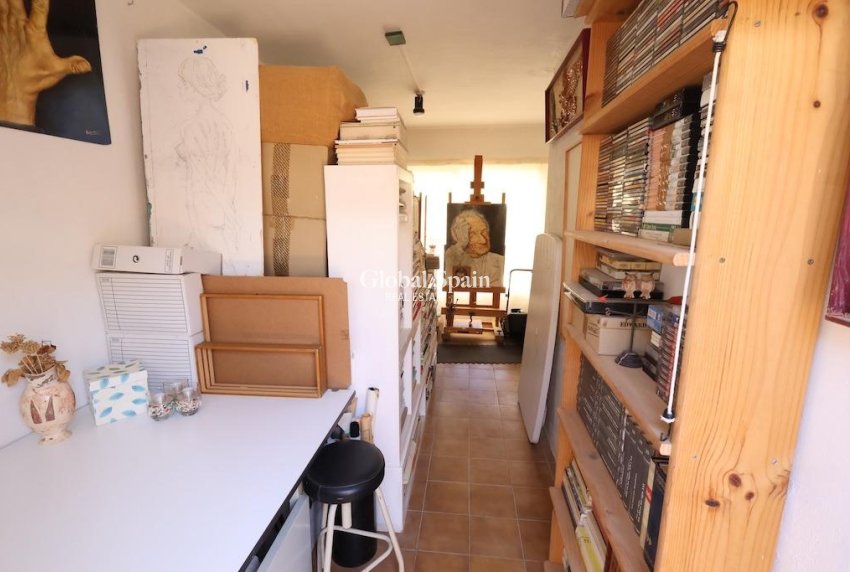 Odsprzedaż - WILLA  -
TORREVIEJA - 