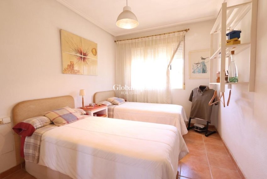 Odsprzedaż - WILLA  -
TORREVIEJA - 