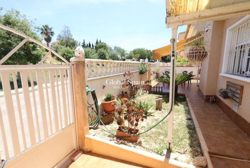 Odsprzedaż - WILLA  -
TORREVIEJA - 
