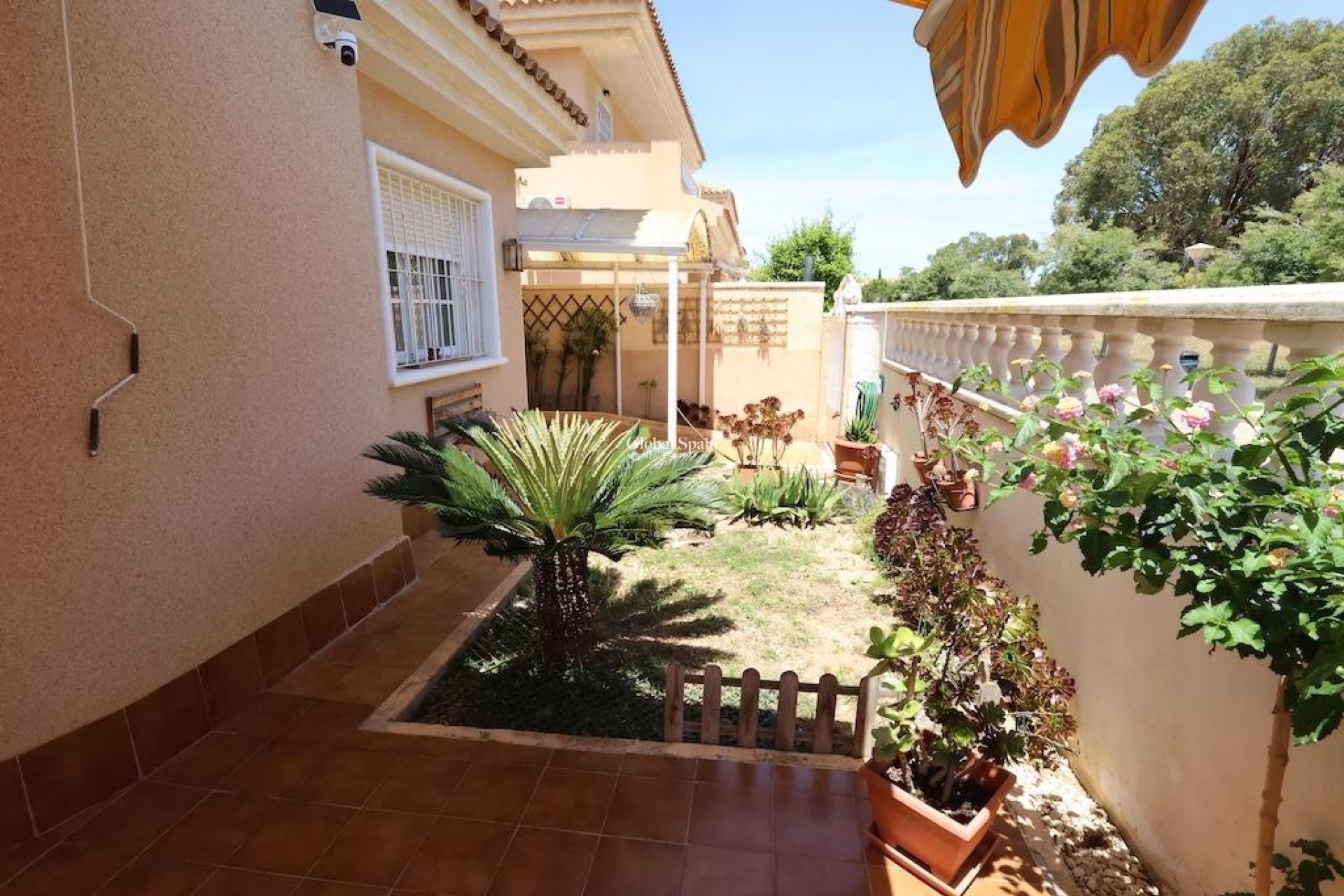 Odsprzedaż - WILLA  -
TORREVIEJA - 