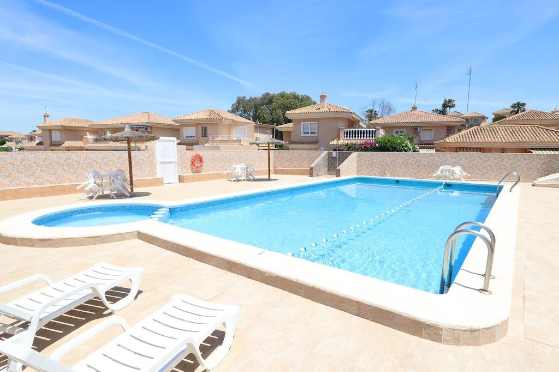 Odsprzedaż - WILLA  -
TORREVIEJA - 