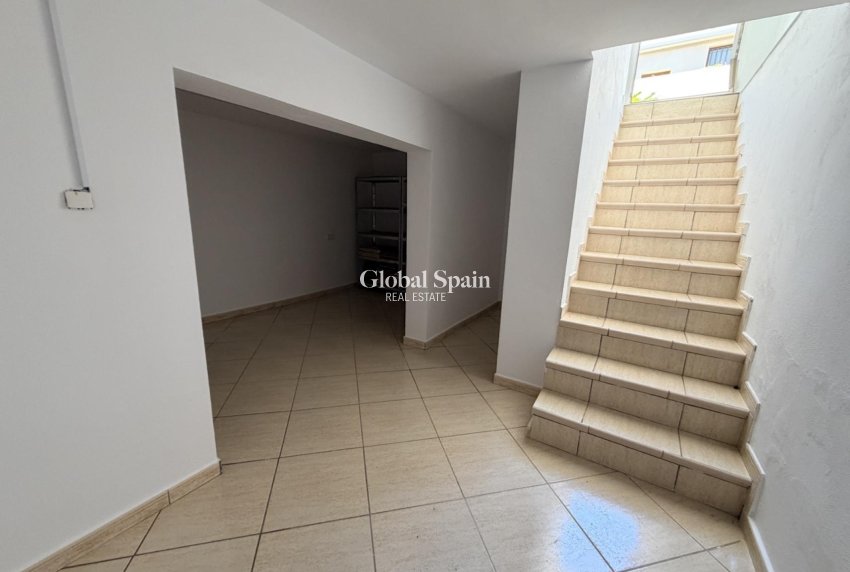 Odsprzedaż - WILLA  -
TORREVIEJA - 