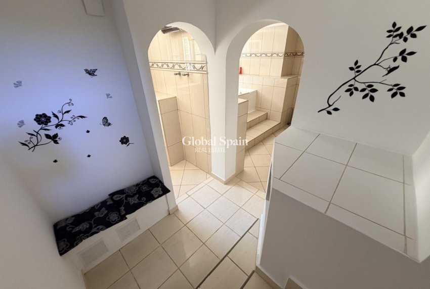 Odsprzedaż - WILLA  -
TORREVIEJA - 