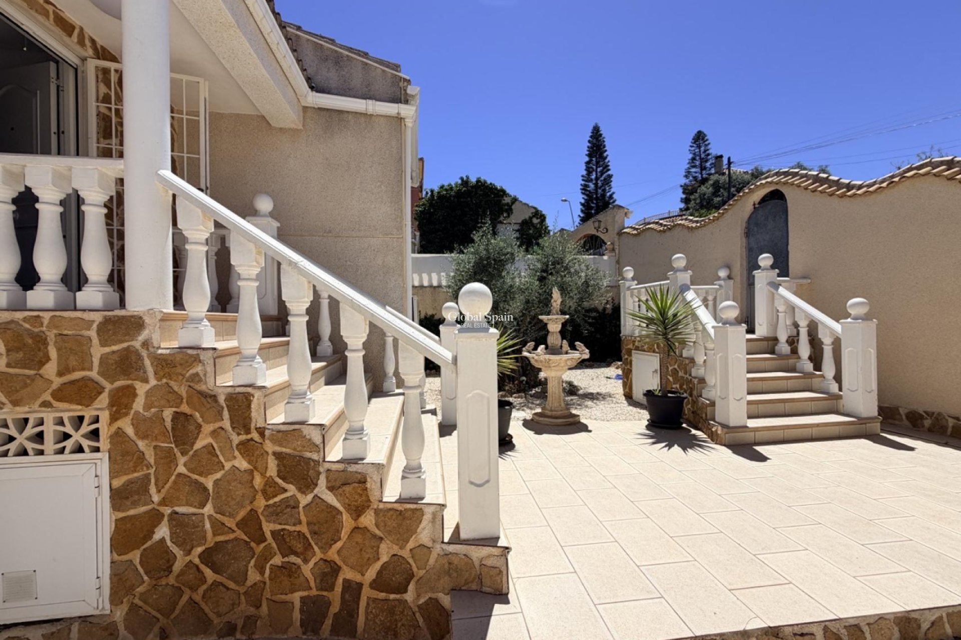 Odsprzedaż - WILLA  -
TORREVIEJA - 