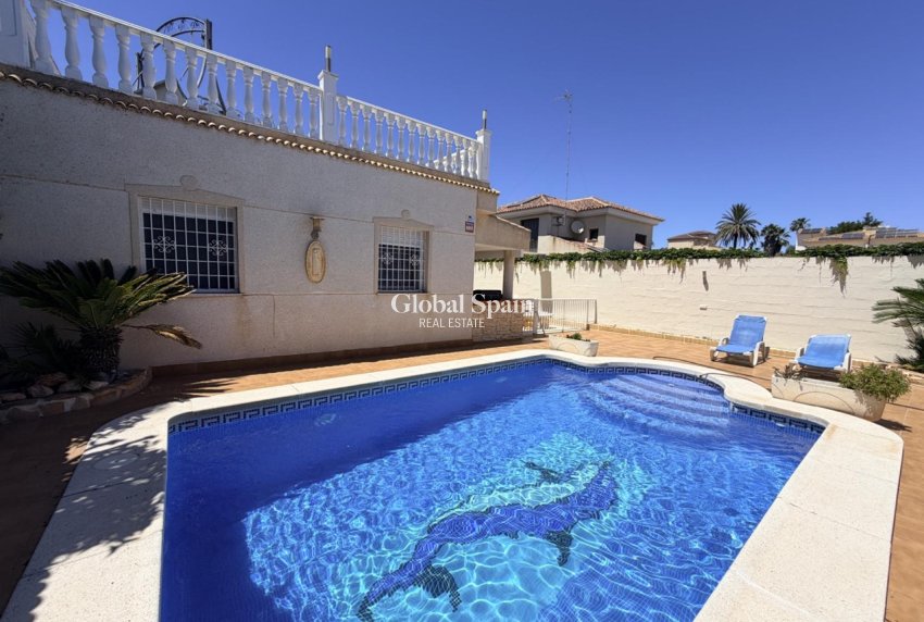 Odsprzedaż - WILLA  -
TORREVIEJA - 