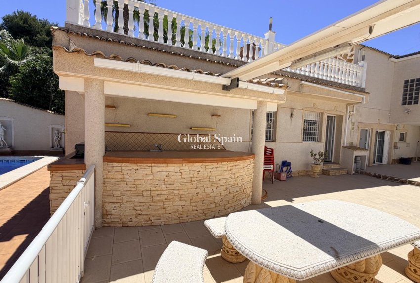 Odsprzedaż - WILLA  -
TORREVIEJA - 