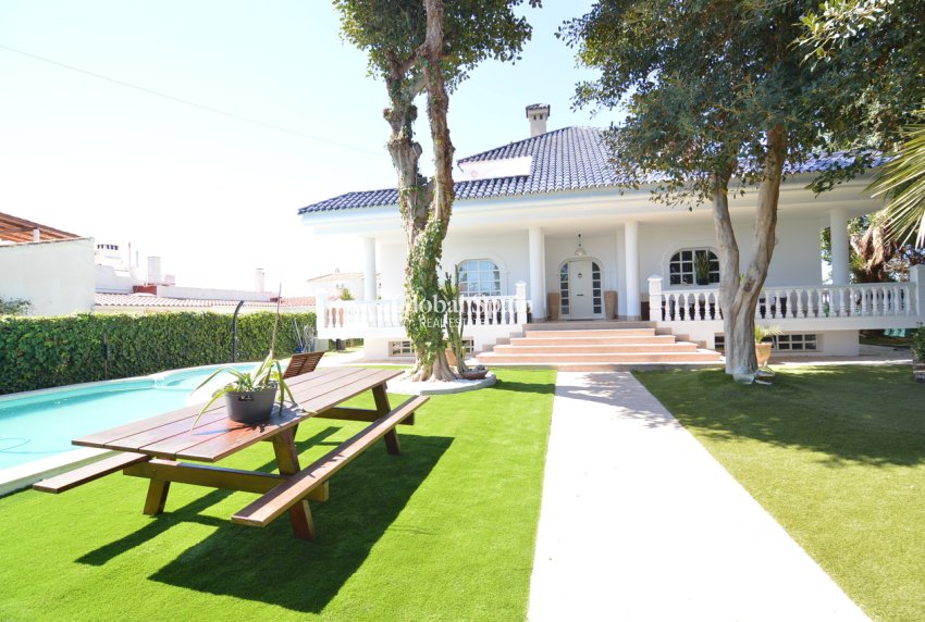 Odsprzedaż - WILLA  -
TORREVIEJA - 