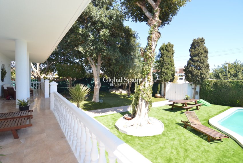 Odsprzedaż - WILLA  -
TORREVIEJA - 
