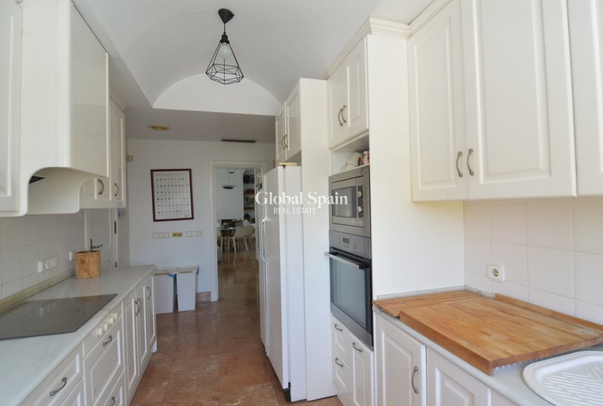 Odsprzedaż - WILLA  -
TORREVIEJA - 