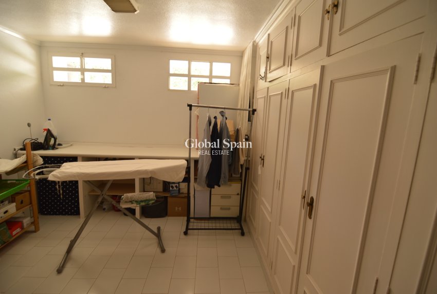 Odsprzedaż - WILLA  -
TORREVIEJA - 