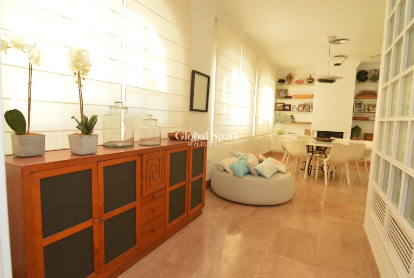 Odsprzedaż - WILLA  -
TORREVIEJA - 