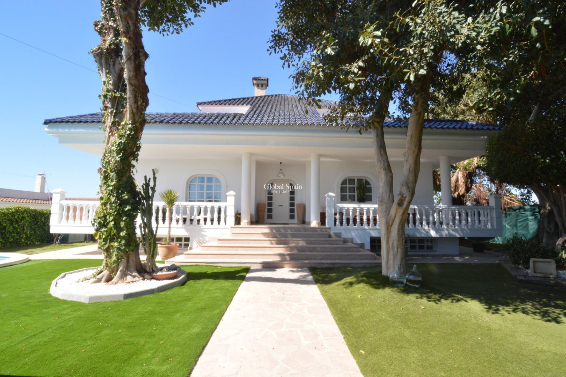 Odsprzedaż - WILLA  -
TORREVIEJA - 
