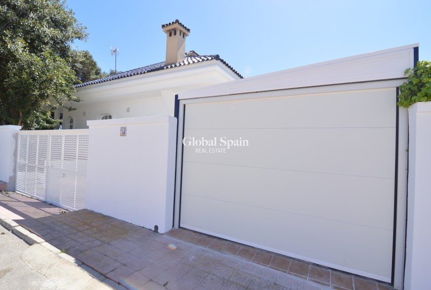 Odsprzedaż - WILLA  -
TORREVIEJA - 