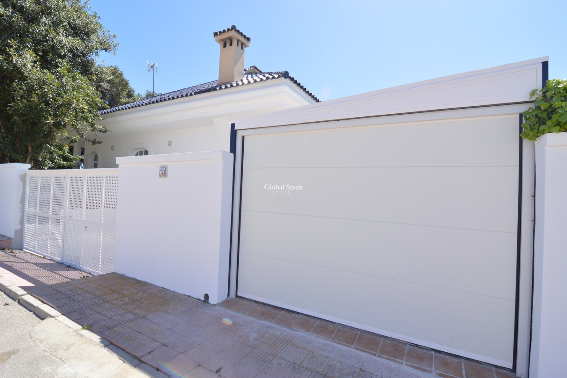 Odsprzedaż - WILLA  -
TORREVIEJA - 